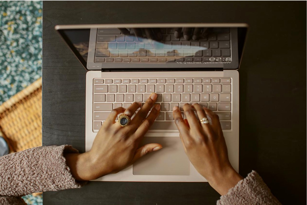 Anteprima restyling identità Brand Life